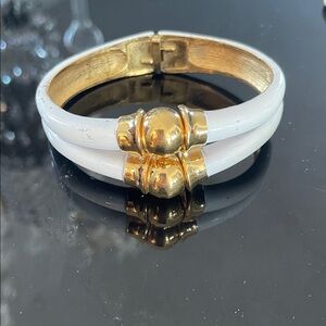 Vintage trifari Elegant Gold and White enamel cuff Bracelet